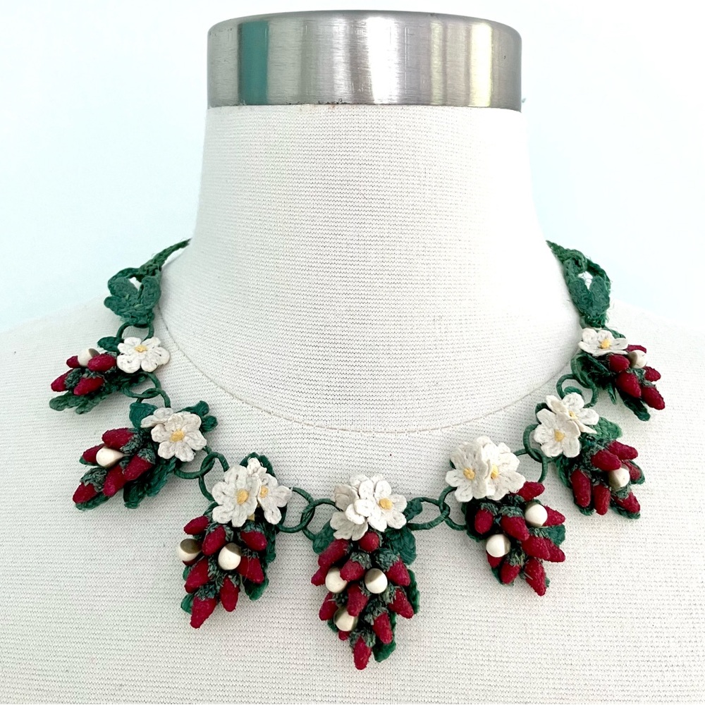 Vintage 20’s crochet fiber strawberry flower necklace & clip on earrings set